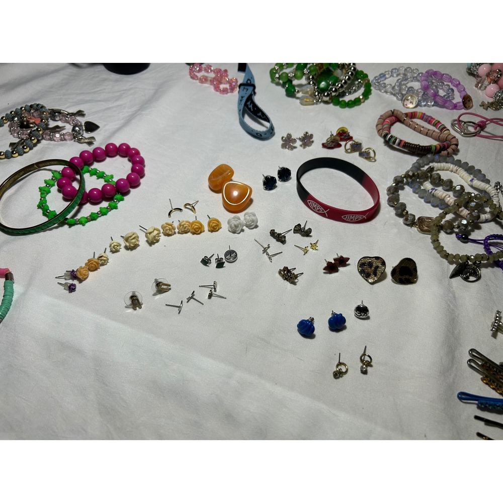1-2lbs Assorted‎ Women's Jewelry Lot Bracelets Necklaces Earrings Charms Clips - Picture 5 of 9